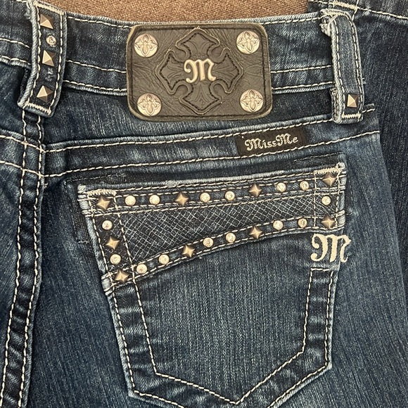 MISS ME Gorgeous Straight Leg Embellished Jeans Size 27 - Picture 1 of 10